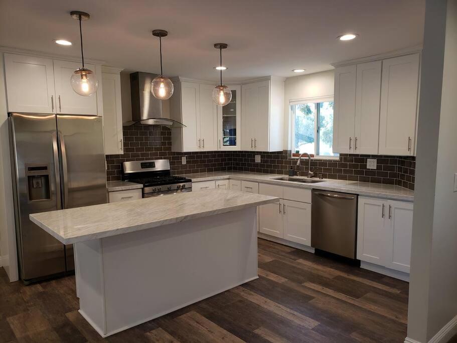 Bouganvilla 4-Bedroom, 2-Baths, Single Family House Thousand Oaks Exterior photo